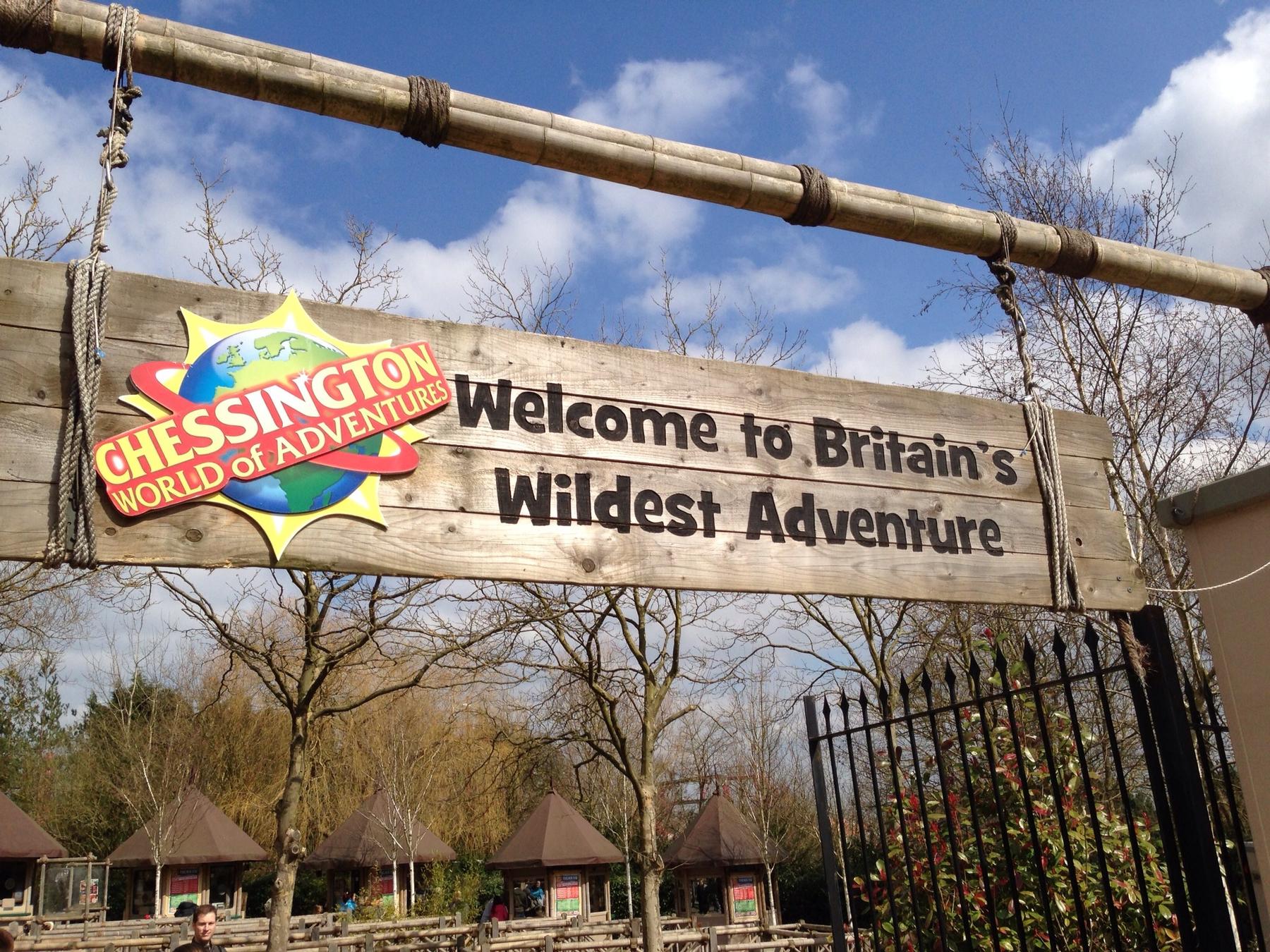a sign that says welcome to the west coast - File:Chessington World of Adventures entrance sign and
